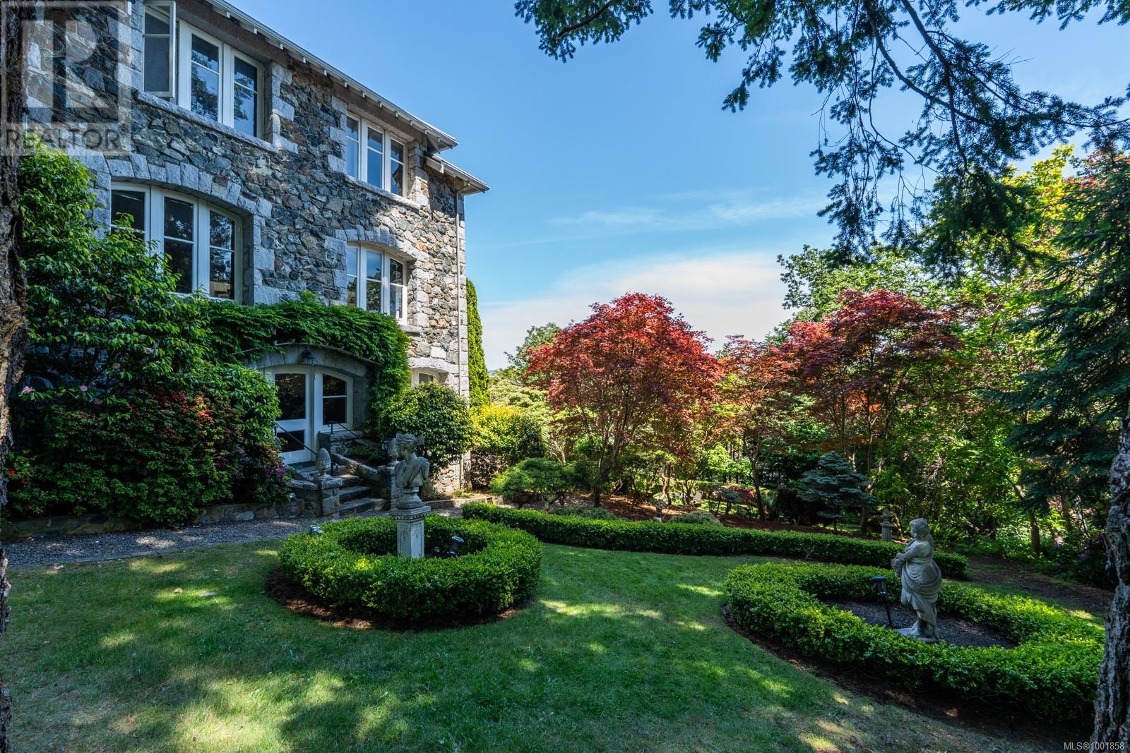 305 Denison Rd, Oak Bay, British Columbia  V8S 4K2 - Photo 30 - 1001858