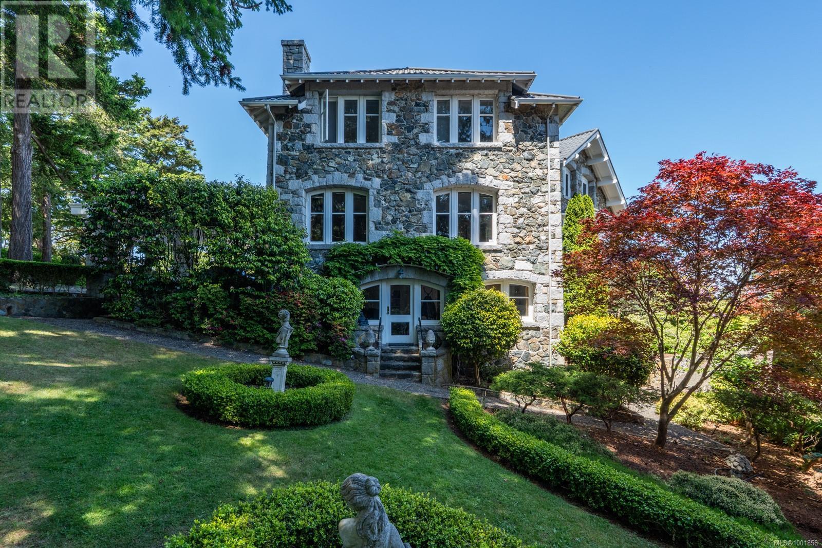 305 Denison Rd, Oak Bay, British Columbia  V8S 4K2 - Photo 29 - 1001858