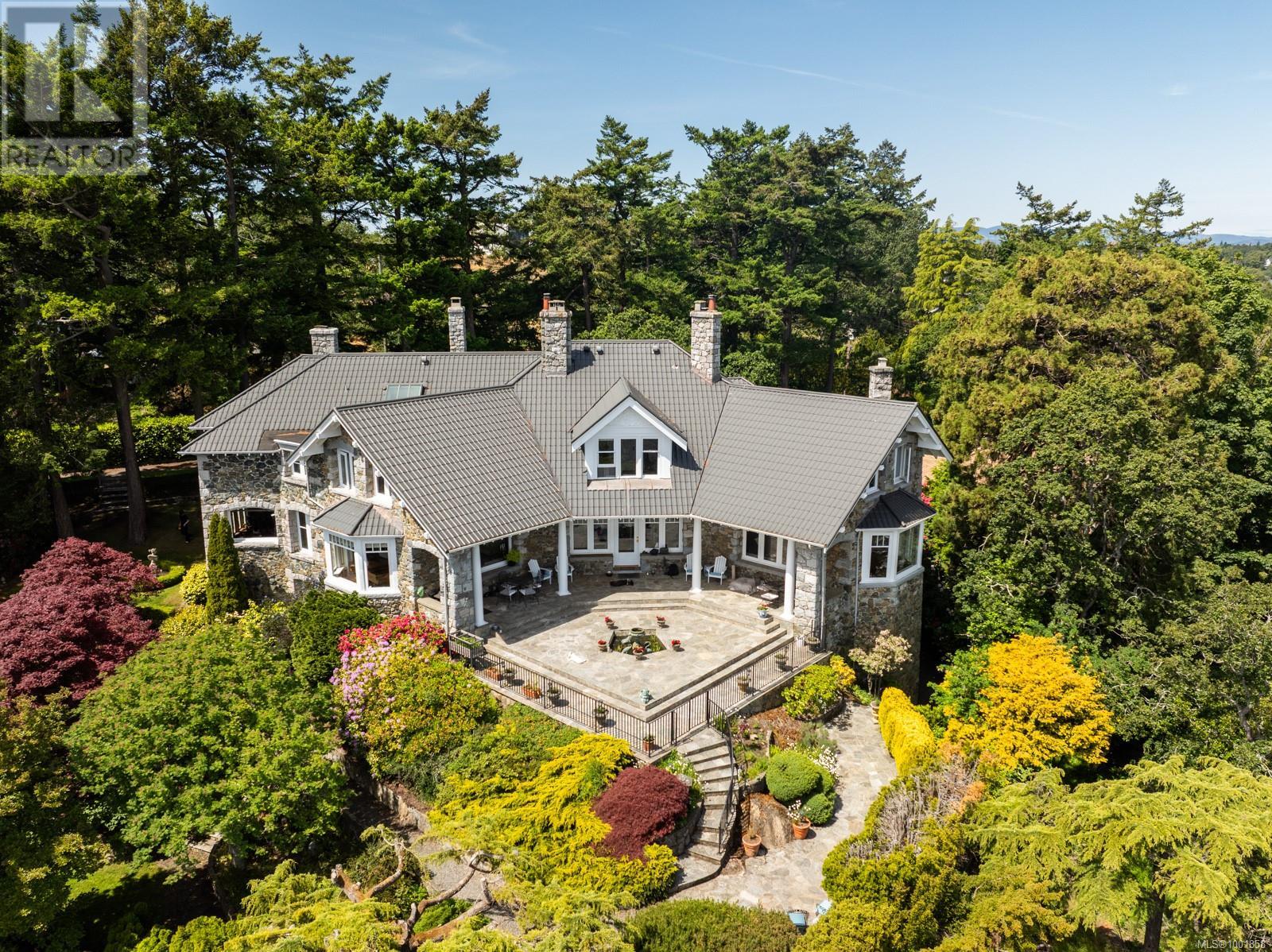 305 Denison Rd, Oak Bay, British Columbia  V8S 4K2 - Photo 39 - 1001858