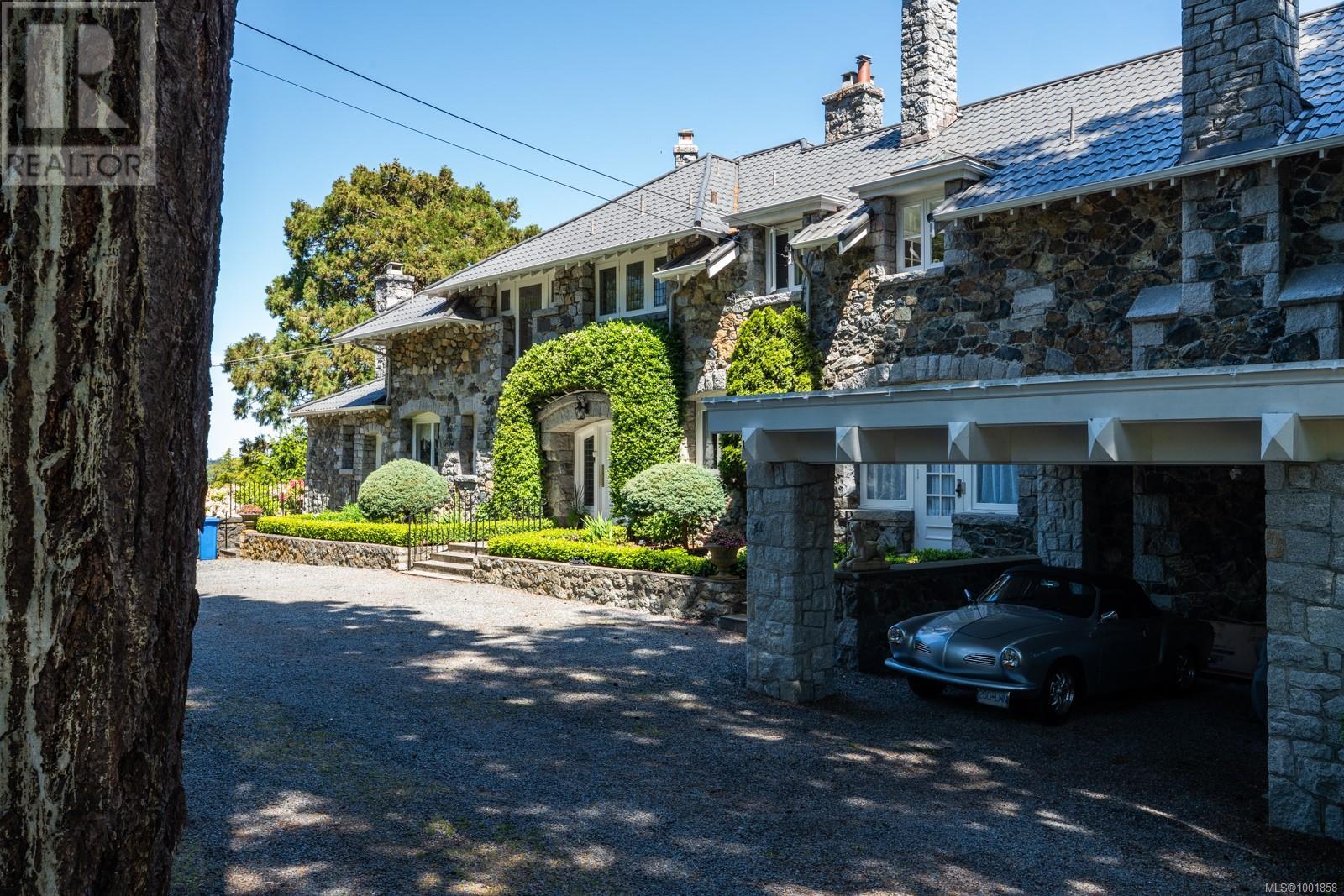 305 Denison Rd, Oak Bay, British Columbia  V8S 4K2 - Photo 42 - 1001858