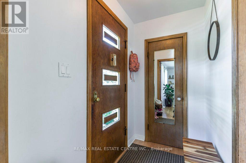 247 Krug Street, Kitchener, Ontario  N2H 2Y5 - Photo 5 - X12197666