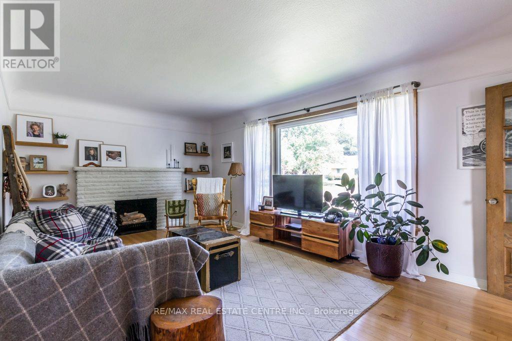 247 Krug Street, Kitchener, Ontario  N2H 2Y5 - Photo 7 - X12197666