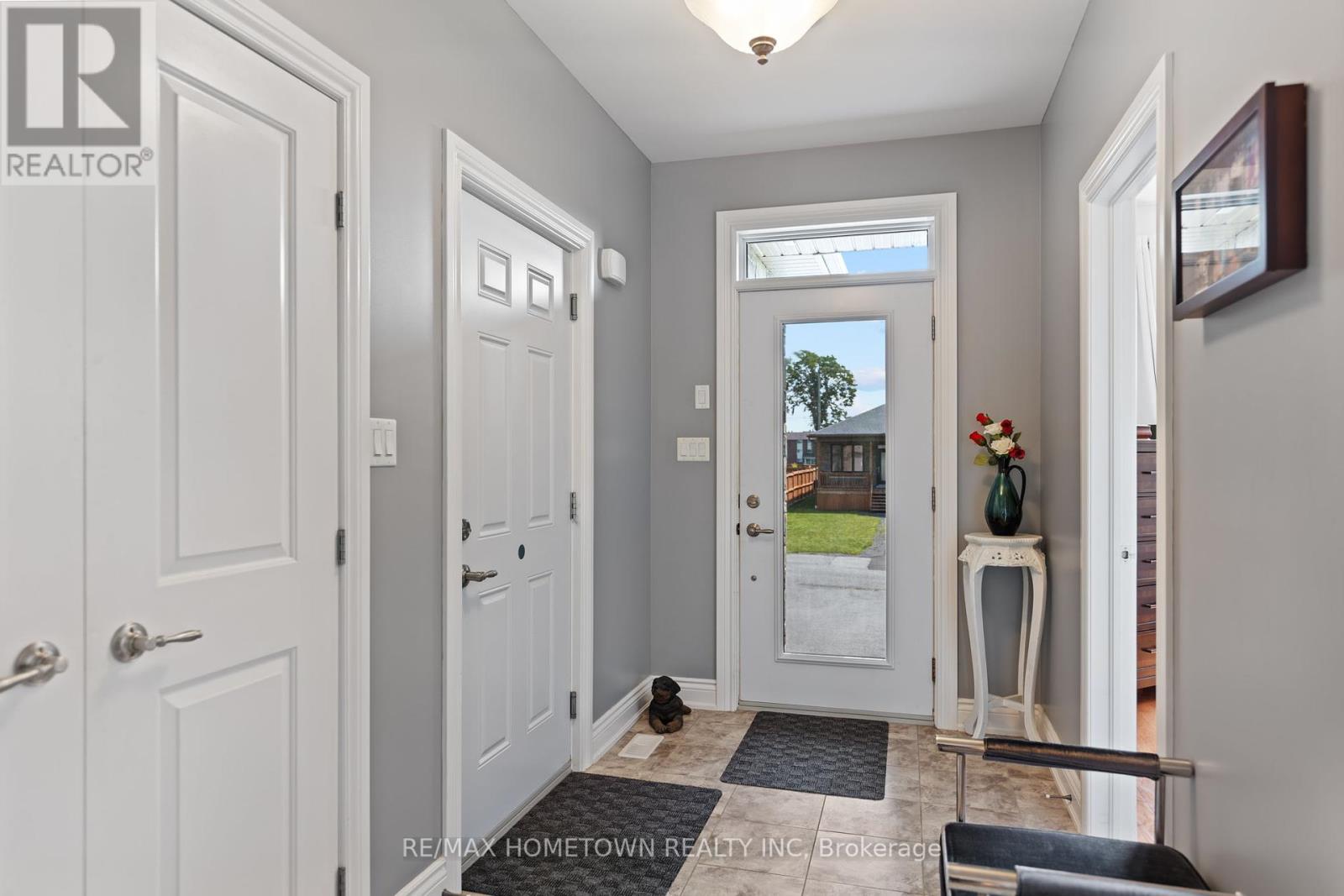 8 Billings Avenue W, South Dundas, Ontario  K0E 1K0 - Photo 4 - X12197742