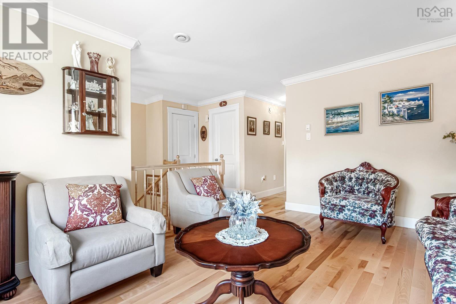 Property at 9 Lasalle Court image 4