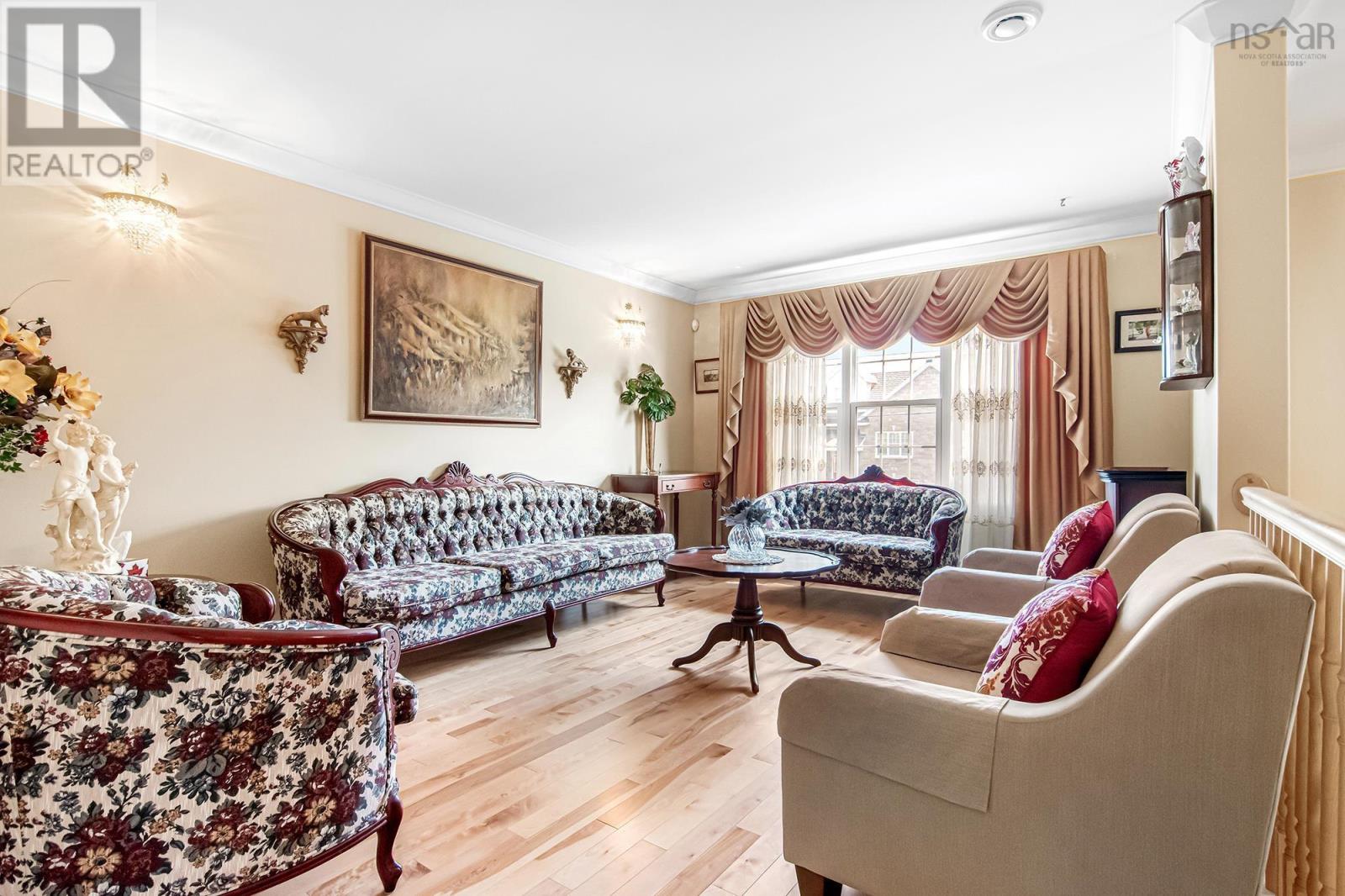 Property at 9 Lasalle Court image 3
