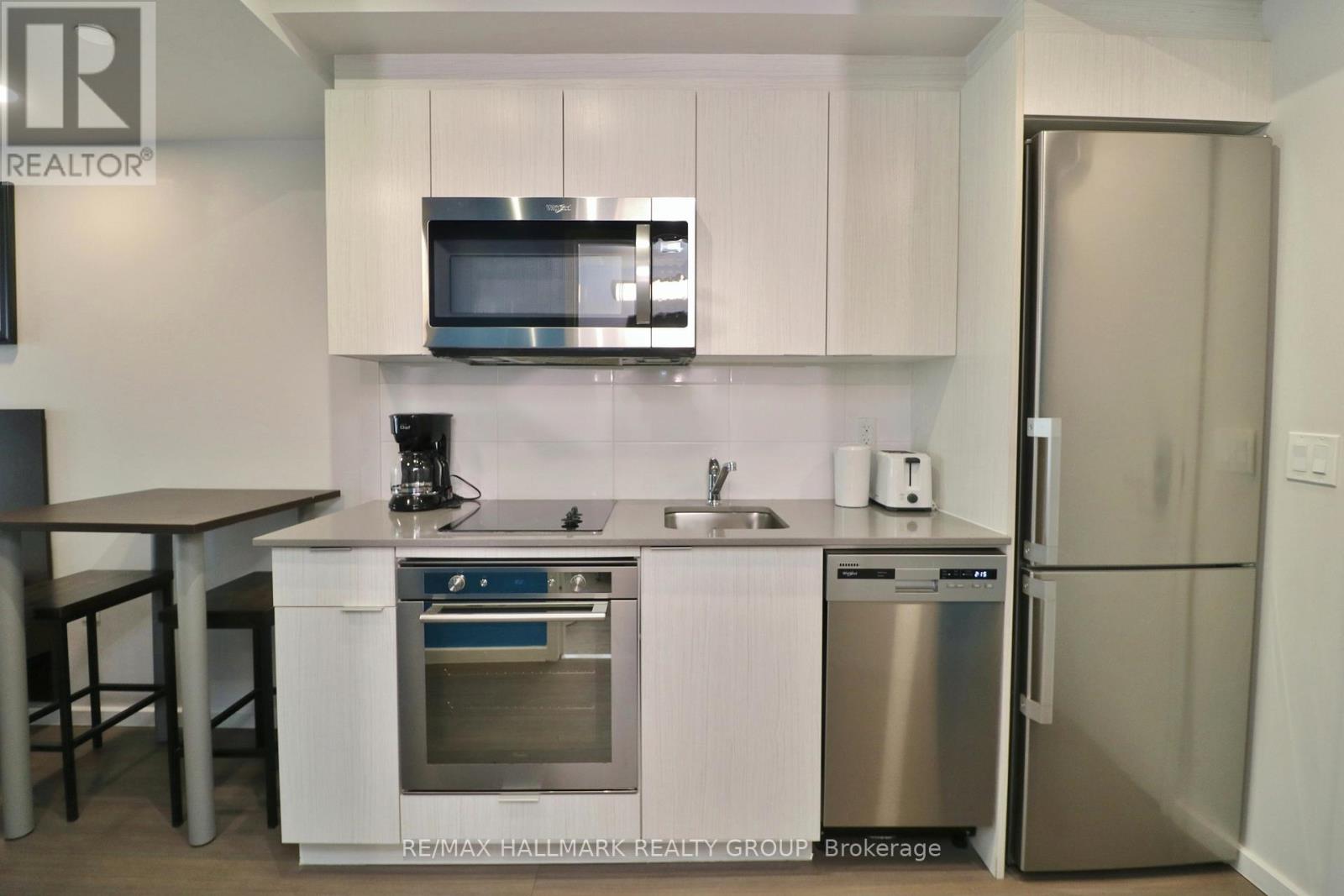 Property at 1208 - 105 CHAMPAGNE AVENUE S image 3