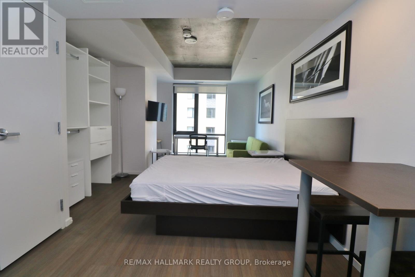 Property at 1208 - 105 CHAMPAGNE AVENUE S image 5
