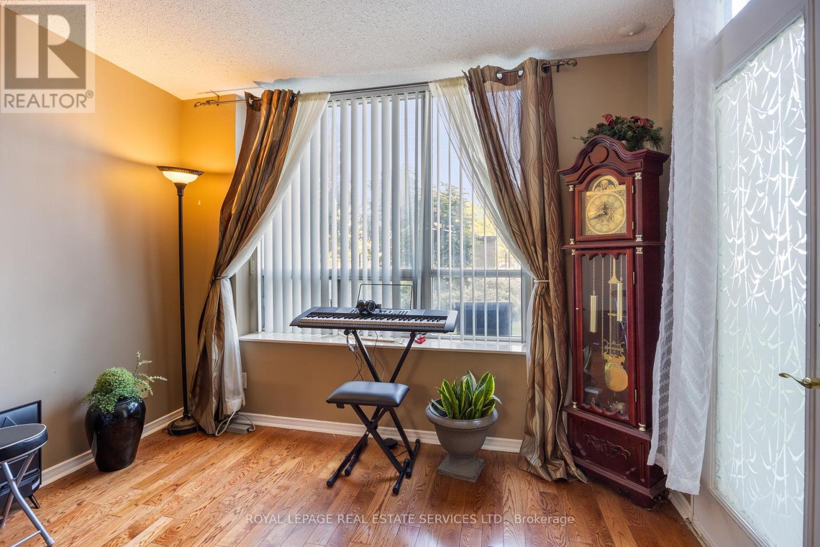 101 - 9 Northern Heights Drive, Richmond Hill, Ontario  L4B 4M5 - Photo 10 - N12197691