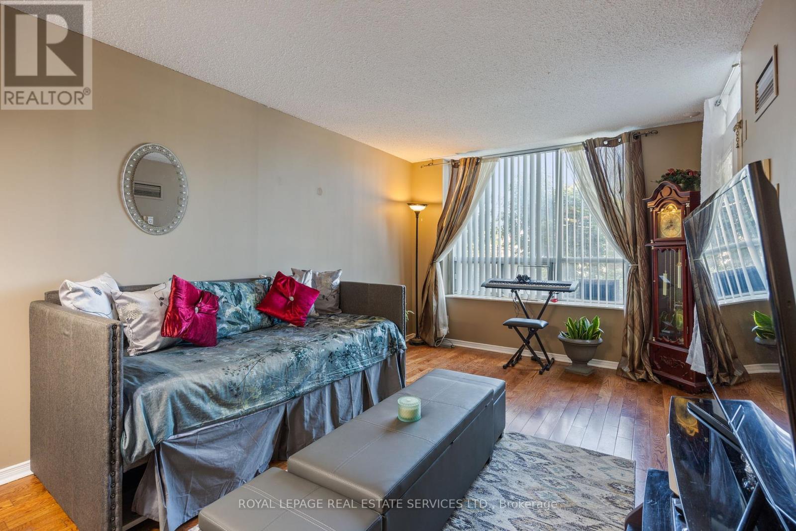 101 - 9 Northern Heights Drive, Richmond Hill, Ontario  L4B 4M5 - Photo 8 - N12197691