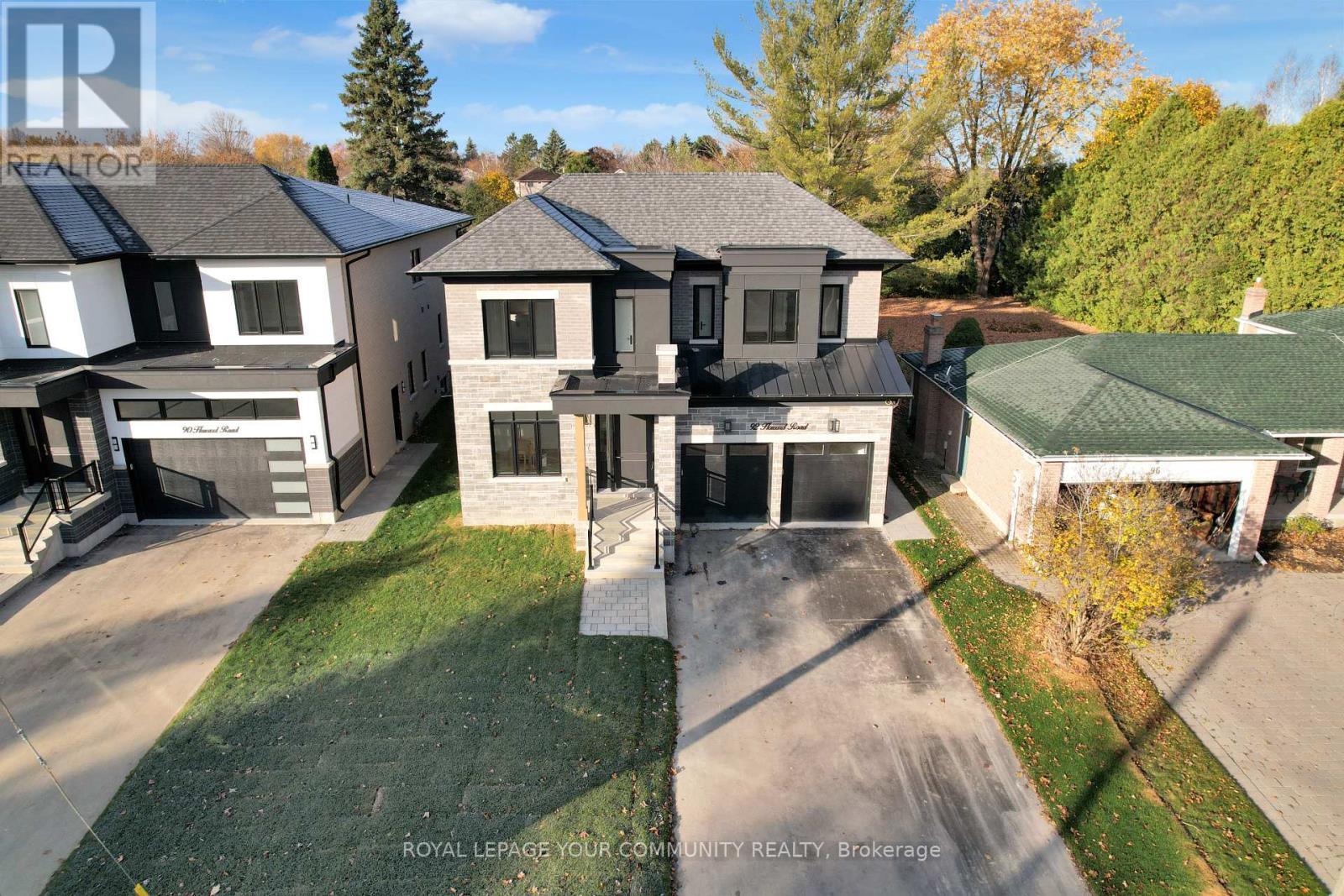 92 Howard Road, Newmarket, Ontario  L3Y 3G7 - Photo 1 - N12197725