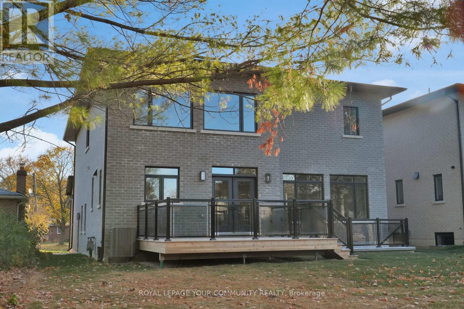 92 Howard Road, Newmarket, Ontario  L3Y 3G7 - Photo 7 - N12197725