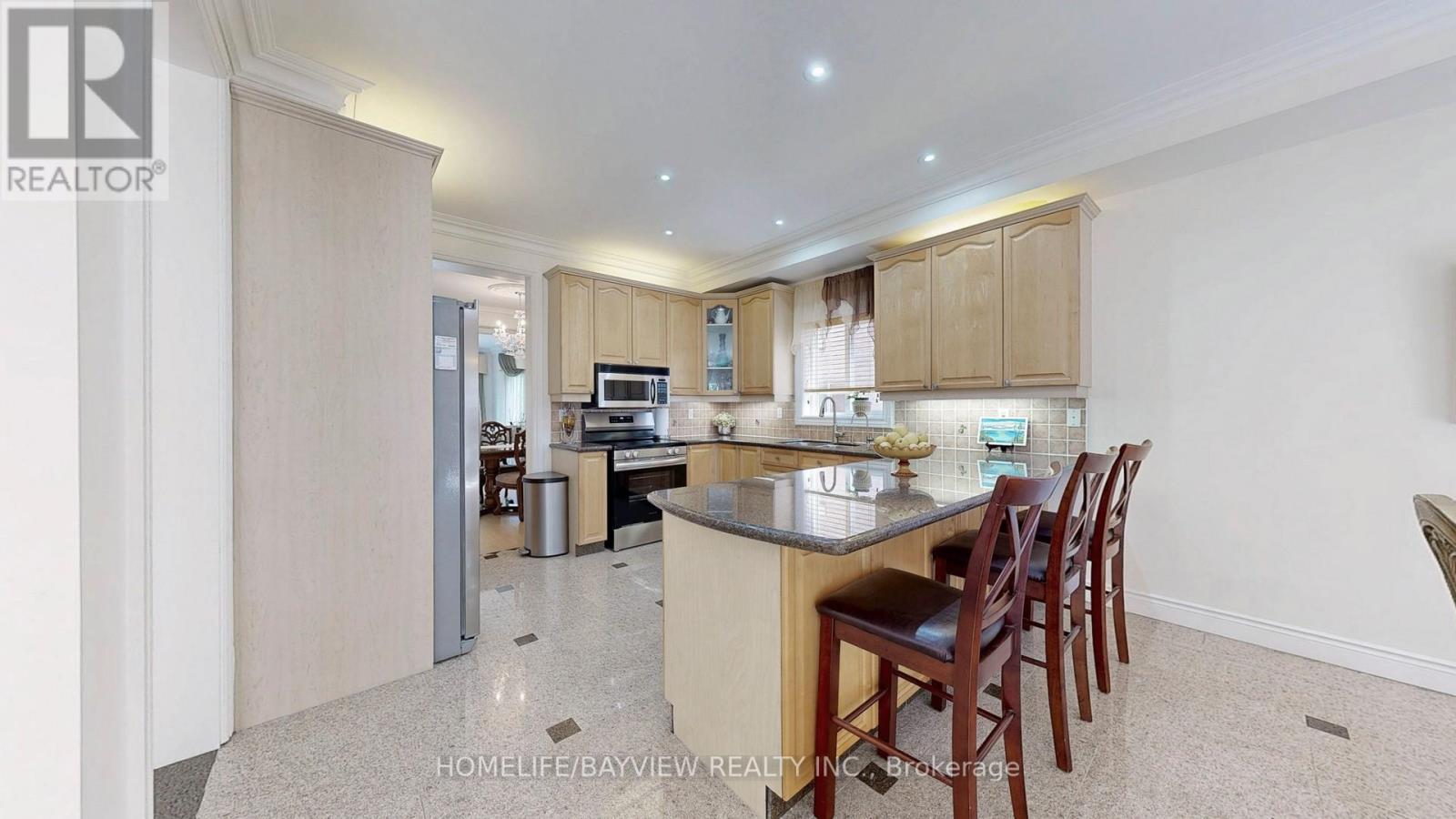 18 Marinucci Court, Richmond Hill, Ontario  L4C 0M3 - Photo 10 - N12197730
