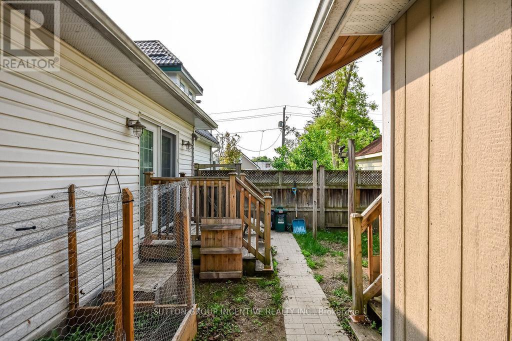 24 Henry Street, Barrie (Queen's Park), Ontario  L4N 1C4 - Photo 17 - S12197688