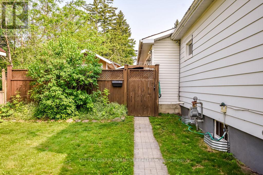 24 Henry Street, Barrie (Queen's Park), Ontario  L4N 1C4 - Photo 6 - S12197688