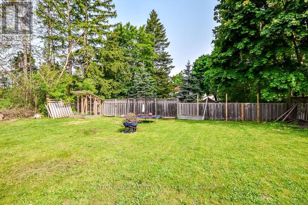 24 Henry Street, Barrie (Queen's Park), Ontario  L4N 1C4 - Photo 9 - S12197688