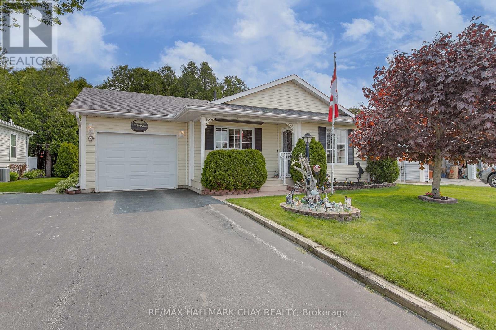 5 Virginia Avenue, Wasaga Beach, Ontario  L9Z 3A8 - Photo 1 - S12197695