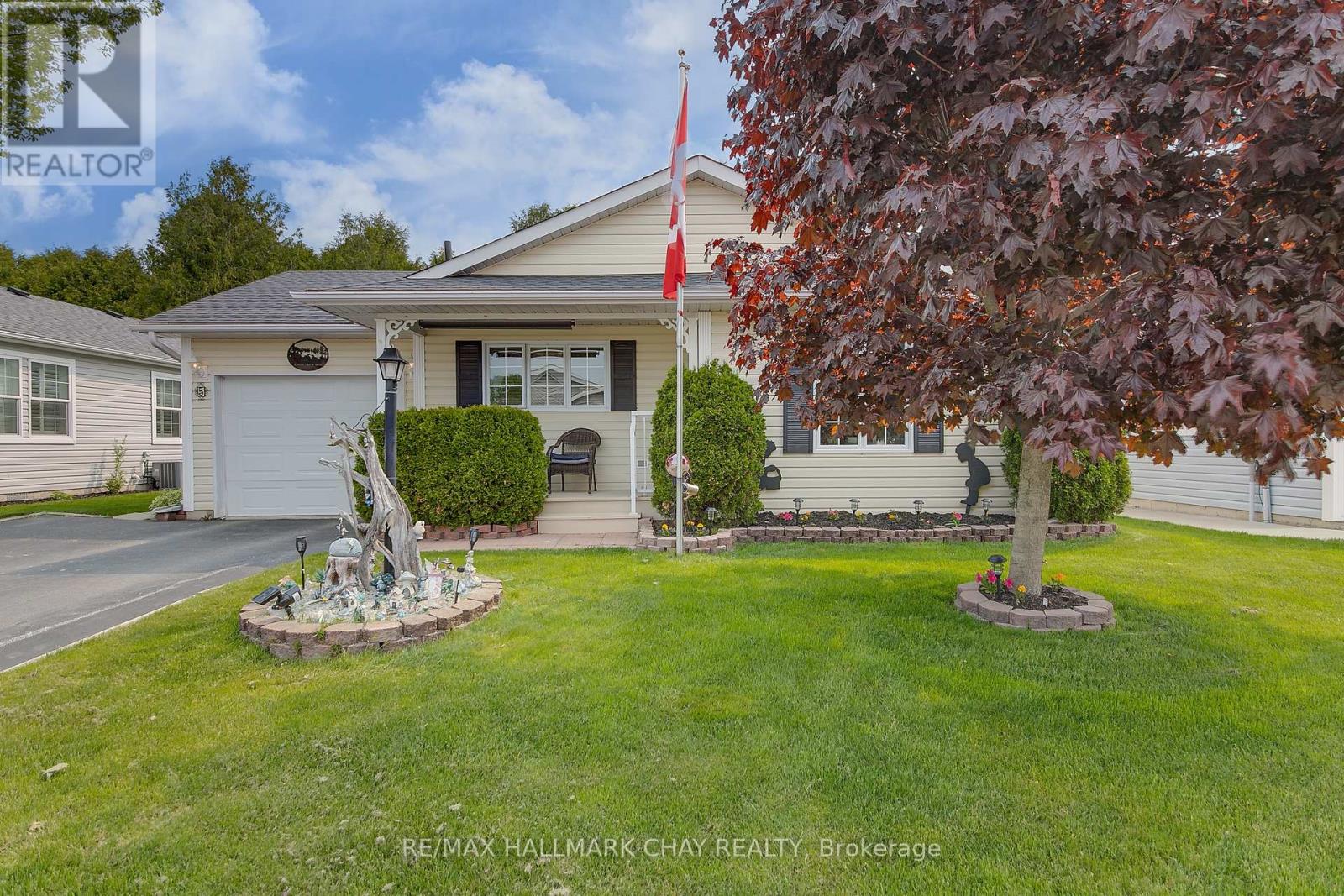 5 Virginia Avenue, Wasaga Beach, Ontario  L9Z 3A8 - Photo 2 - S12197695