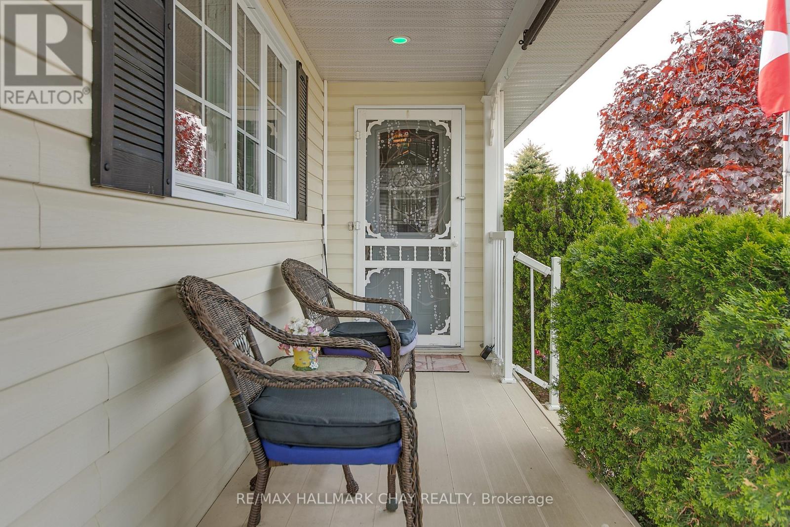 5 Virginia Avenue, Wasaga Beach, Ontario  L9Z 3A8 - Photo 4 - S12197695