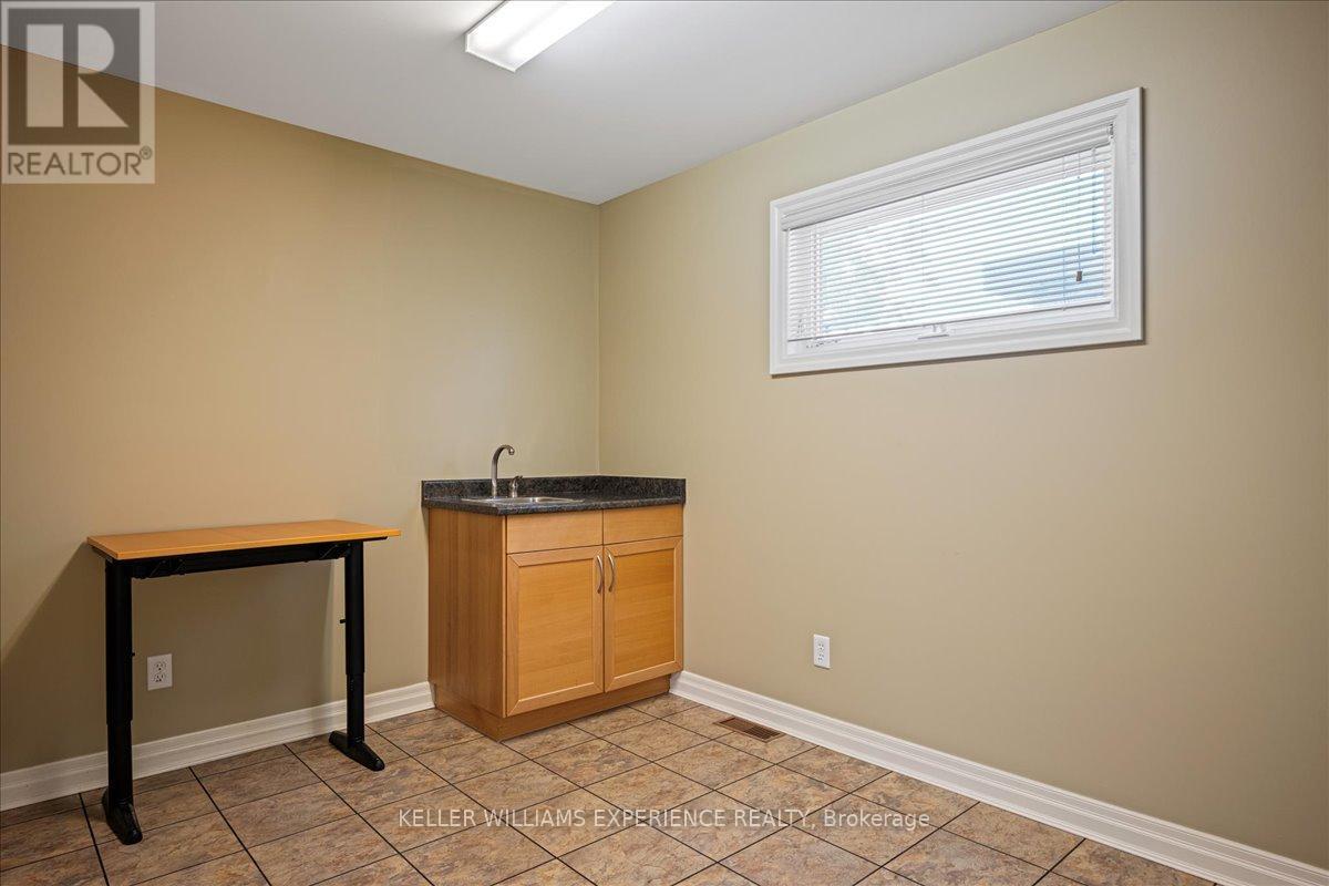 153 Colborne Street W, Orillia, Ontario  L3V 2Z4 - Photo 12 - S12197754