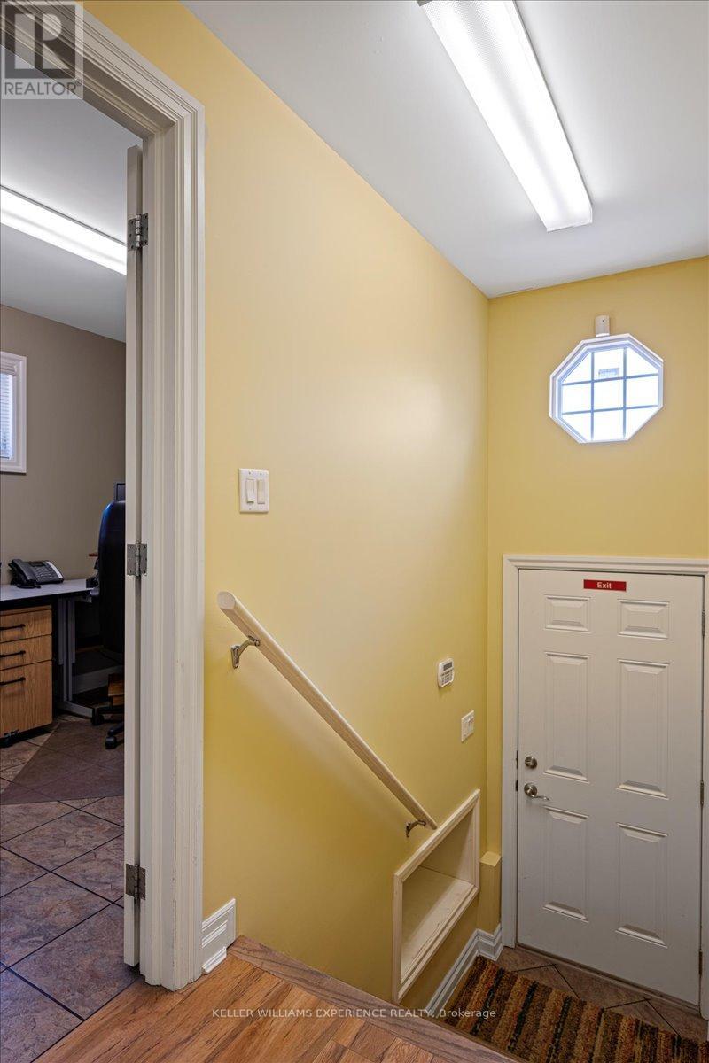 153 Colborne Street W, Orillia, Ontario  L3V 2Z4 - Photo 5 - S12197754