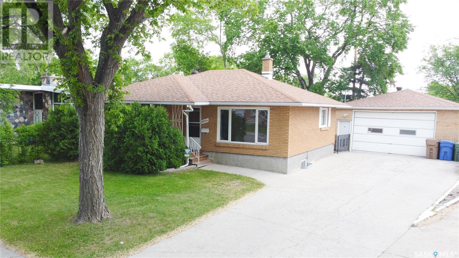 3209 PATRICIA AVENUE, Regina, Saskatchewan