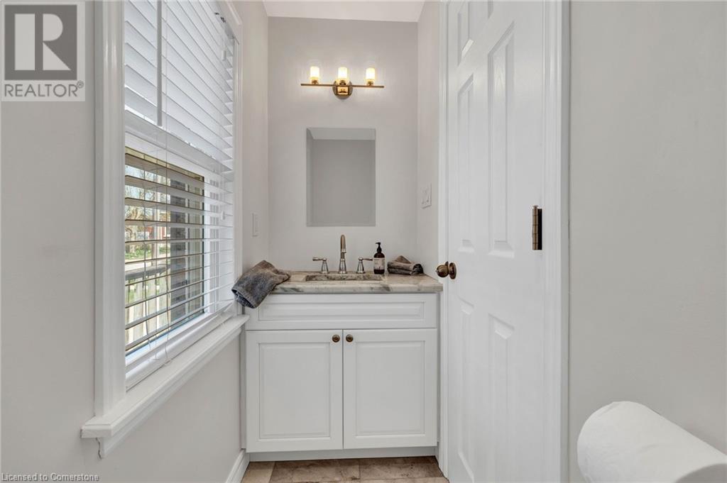19 Dunbar Road N, Waterloo, Ontario  N2L 2C8 - Photo 14 - 40737461