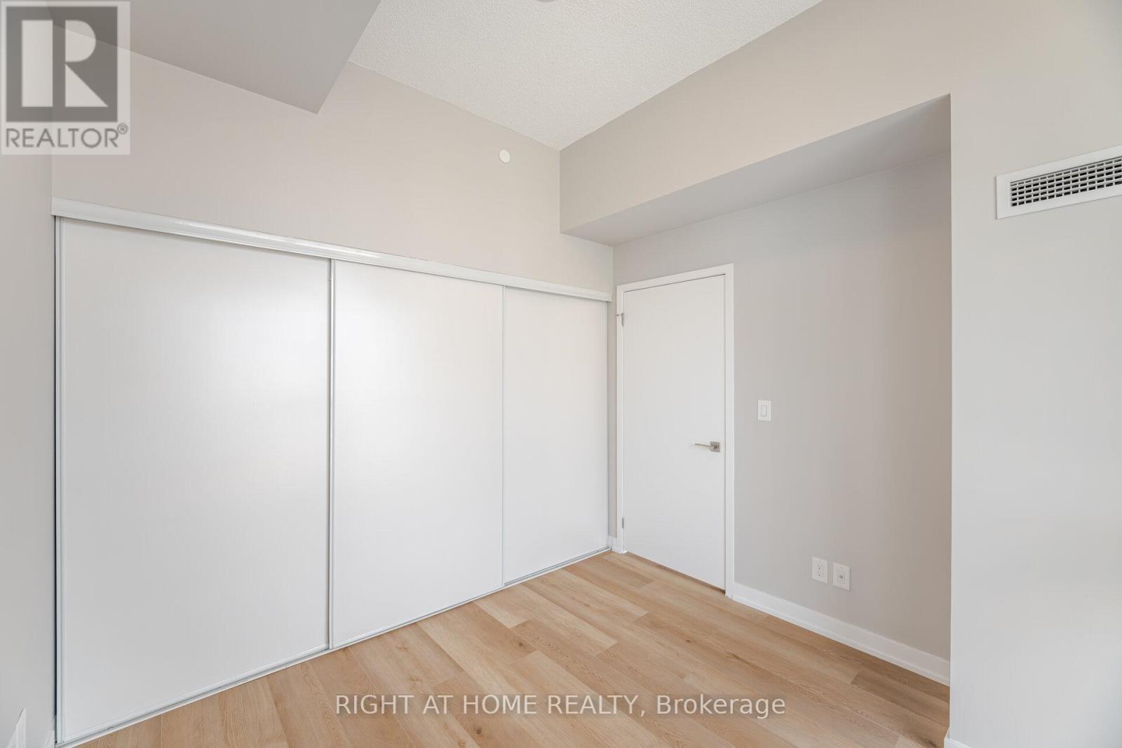 715 - 4011 Brickstone Mews, Mississauga, Ontario  L5B 0J7 - Photo 14 - W12197712