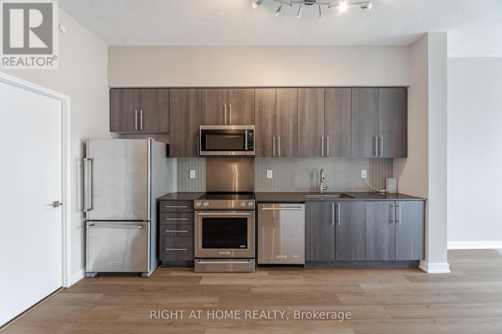 715 - 4011 Brickstone Mews, Mississauga, Ontario  L5B 0J7 - Photo 4 - W12197712