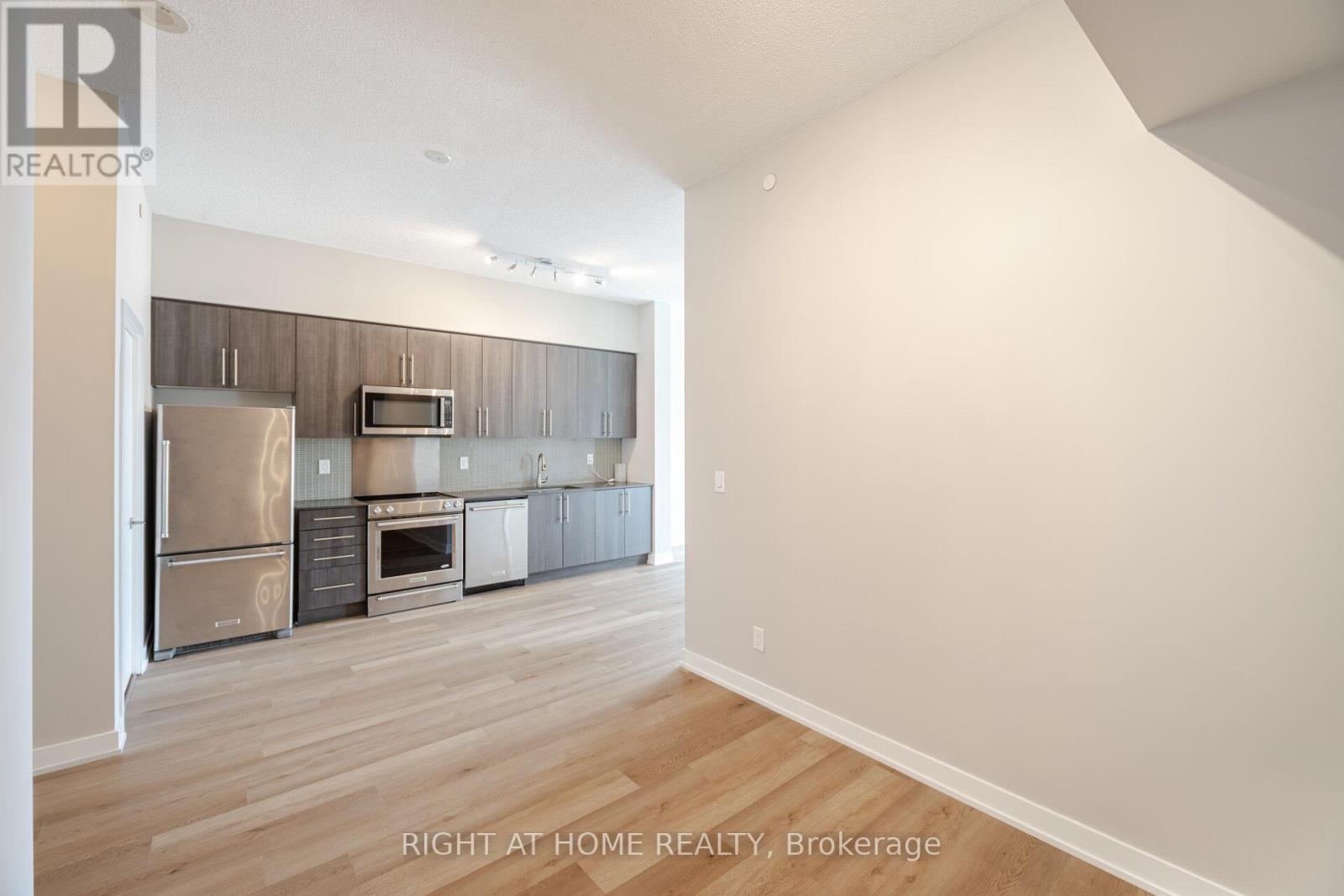 715 - 4011 Brickstone Mews, Mississauga, Ontario  L5B 0J7 - Photo 5 - W12197712