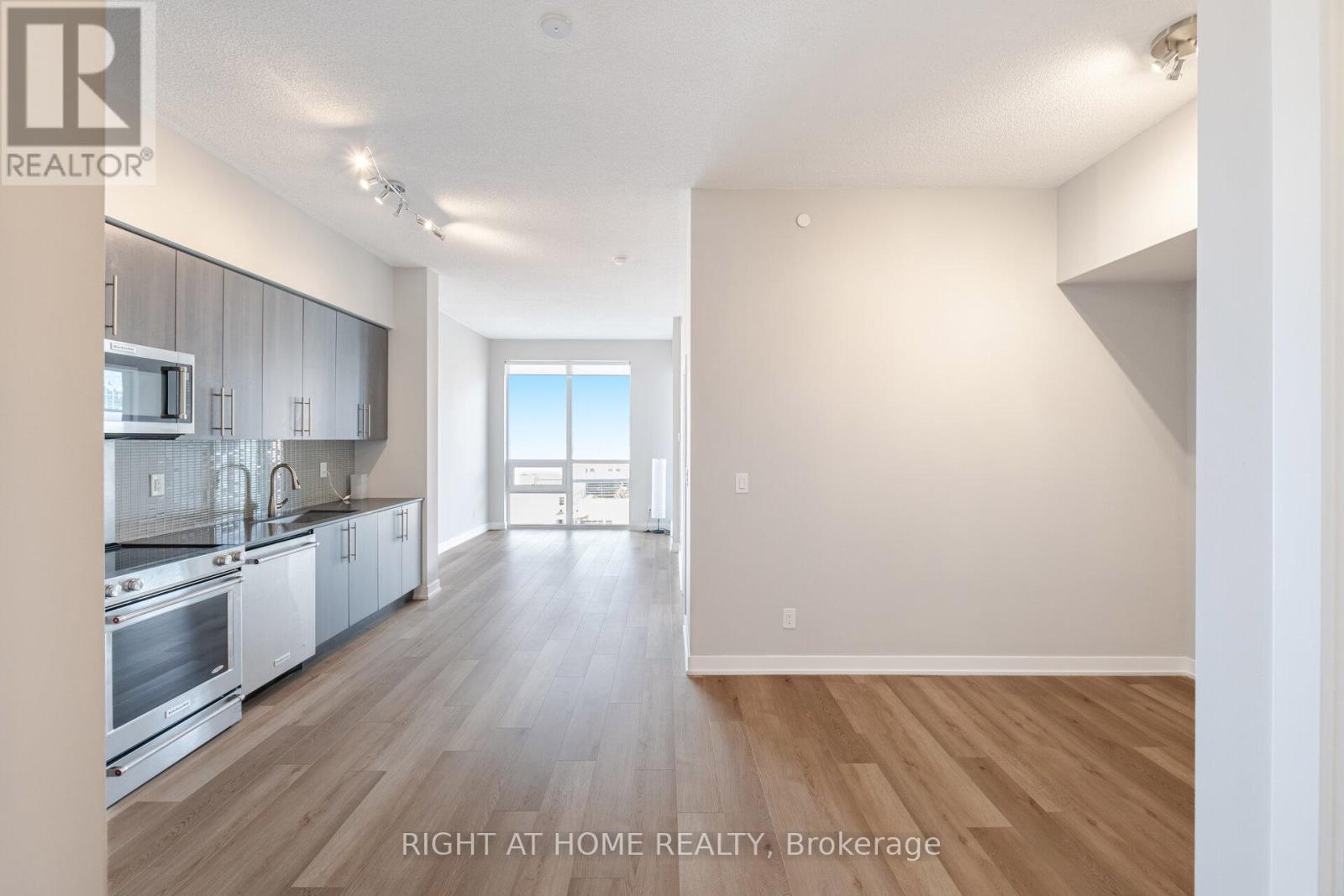 715 - 4011 Brickstone Mews, Mississauga, Ontario  L5B 0J7 - Photo 6 - W12197712