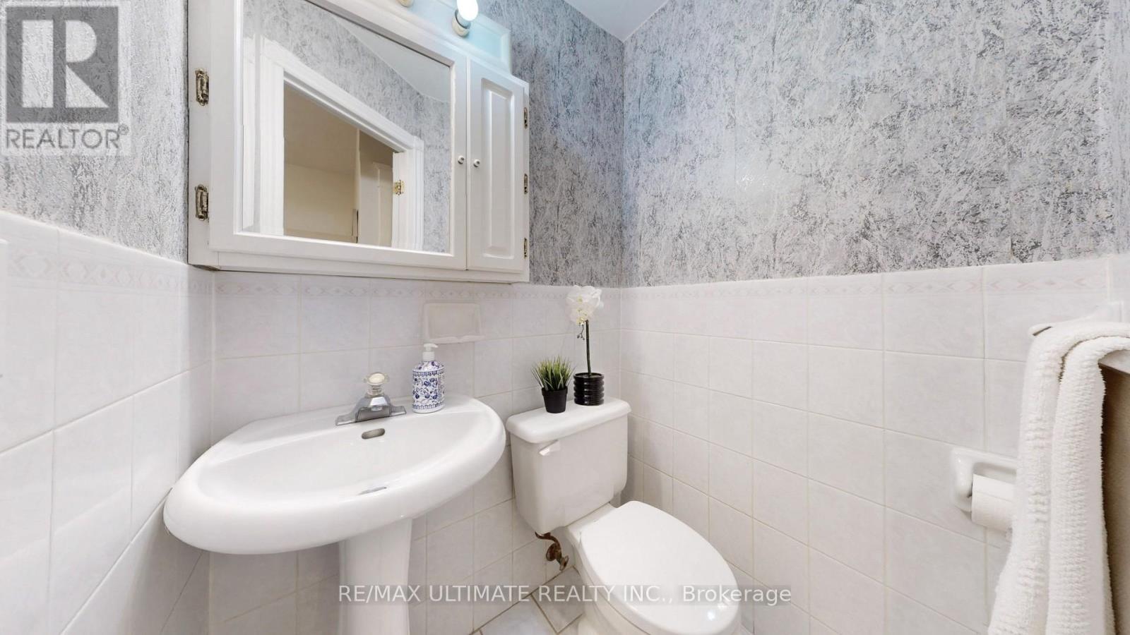 119 Ascot Avenue, Toronto, Ontario  M6E 1G3 - Photo 15 - W12197748
