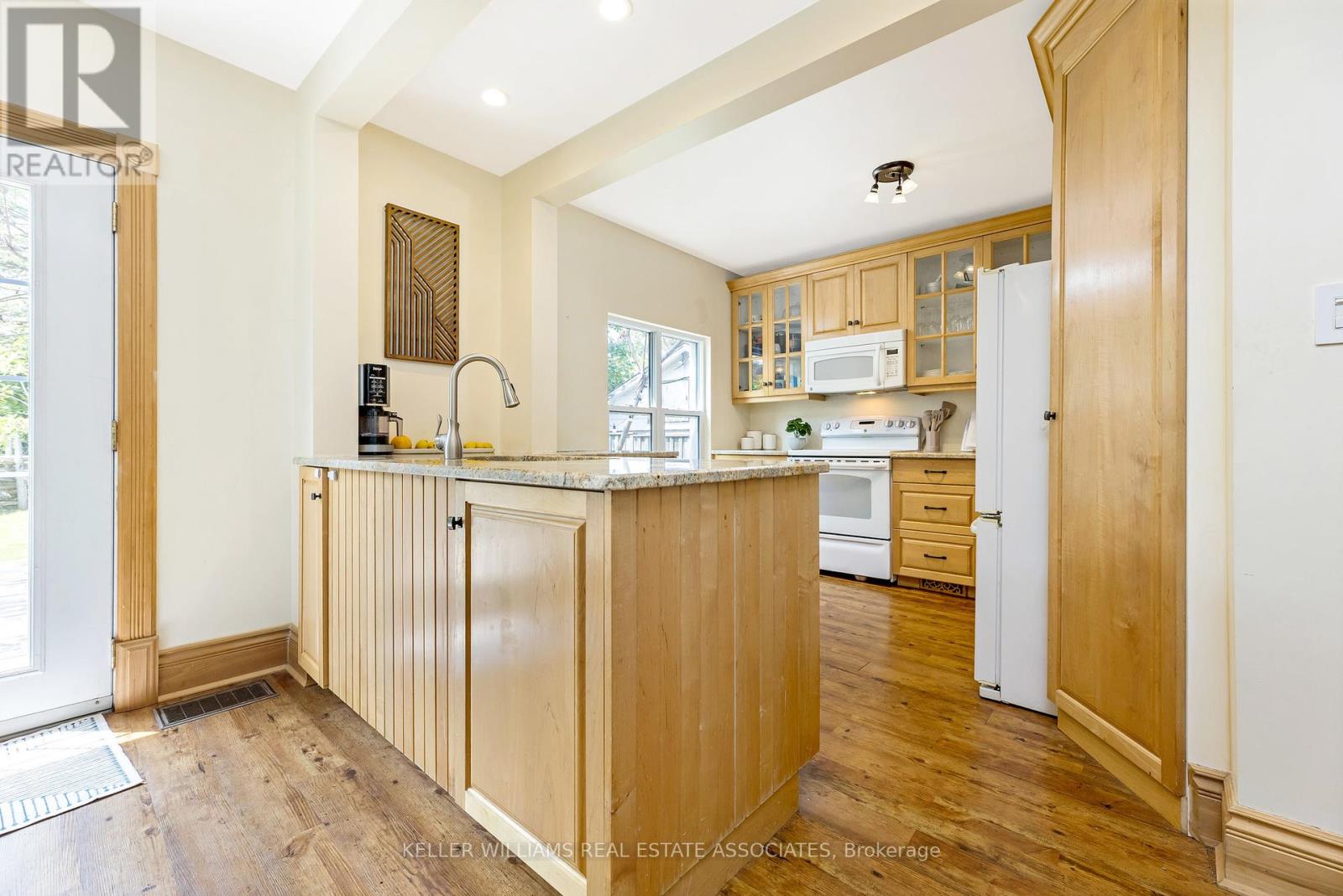 7 Indiana Street, Kitchener, Ontario  N2H 2A4 - Photo 5 - X12197694