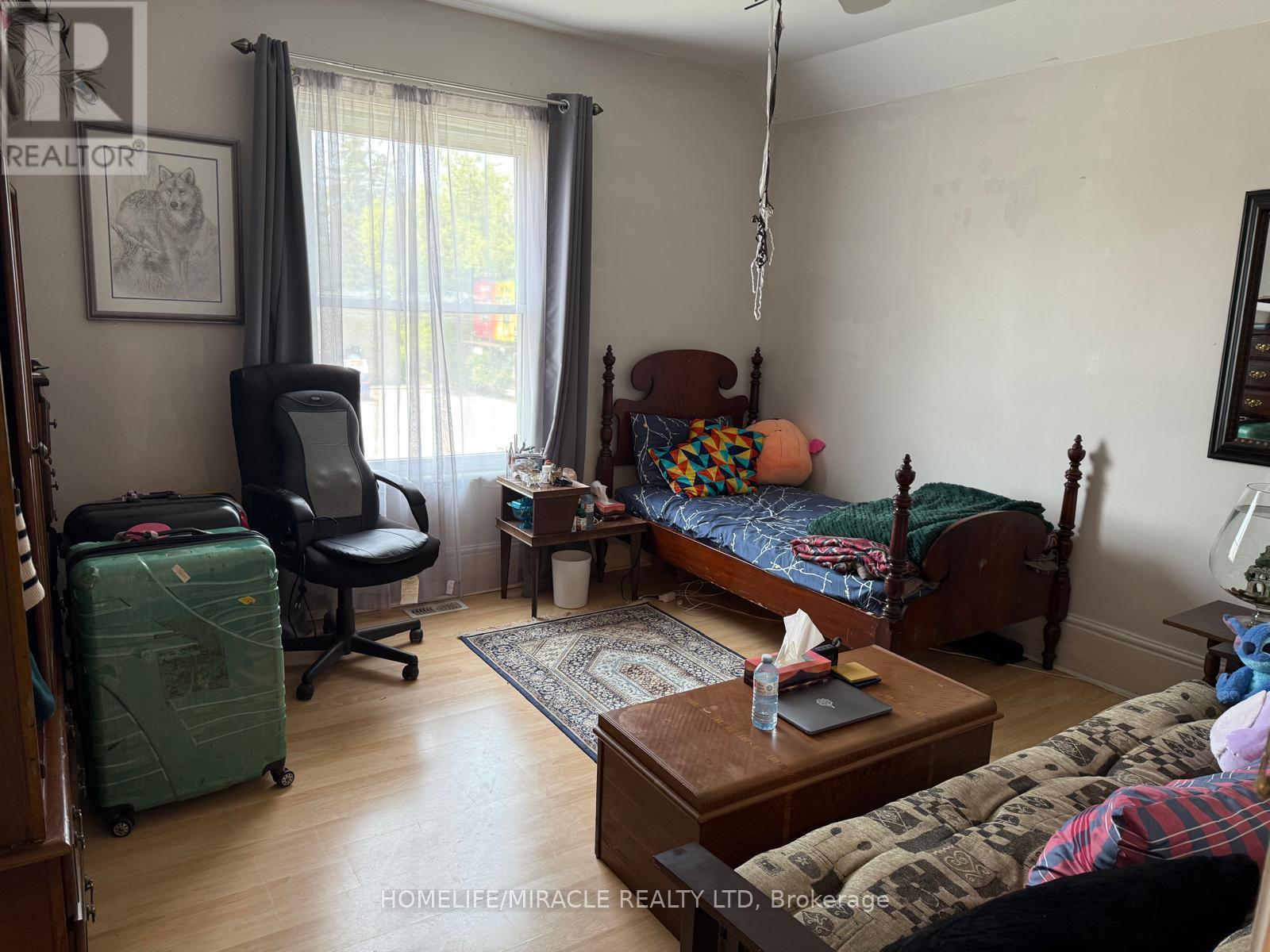 108 Lindsay Street S, Kawartha Lakes, Ontario  K9V 2M6 - Photo 9 - X12197701