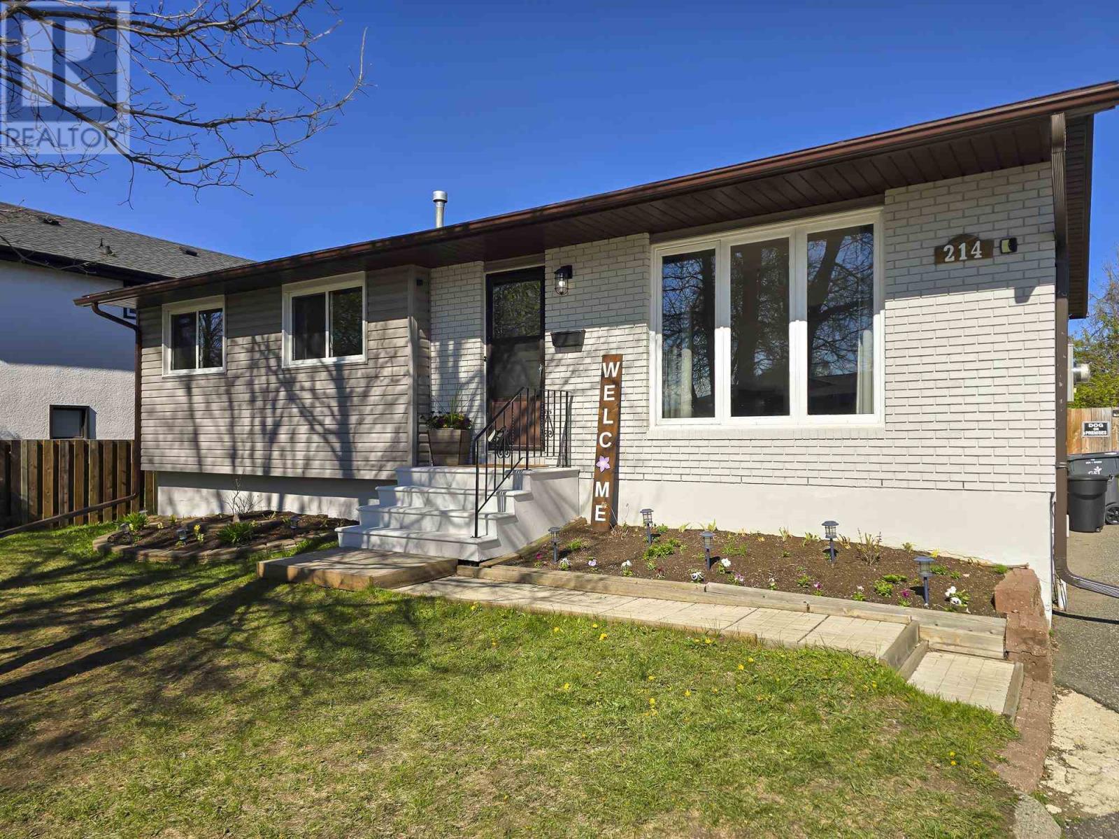 Property at 214 Sheridan CRES image 2