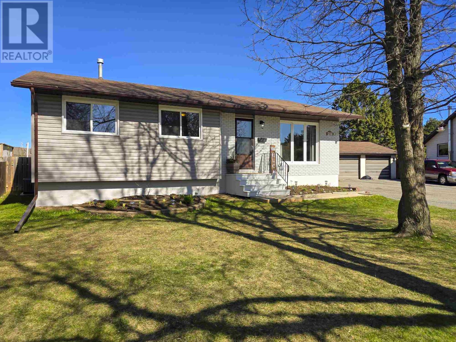 Property at 214 Sheridan CRES image 3