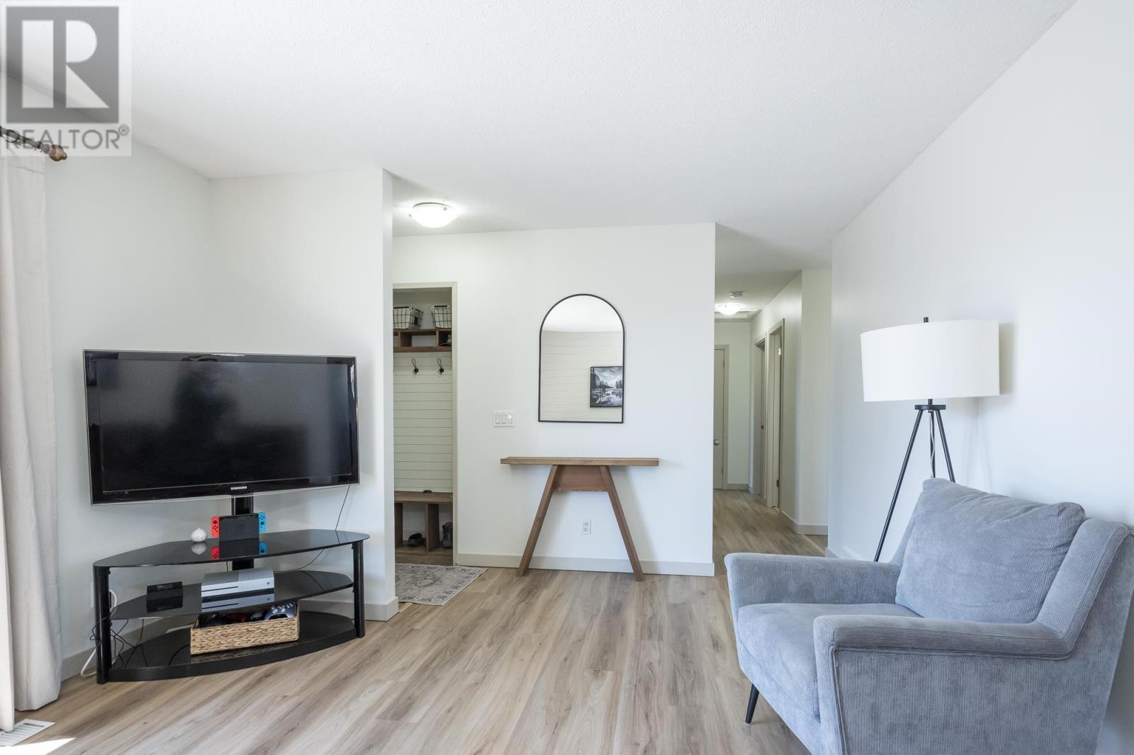 Property at 214 Sheridan CRES image 5