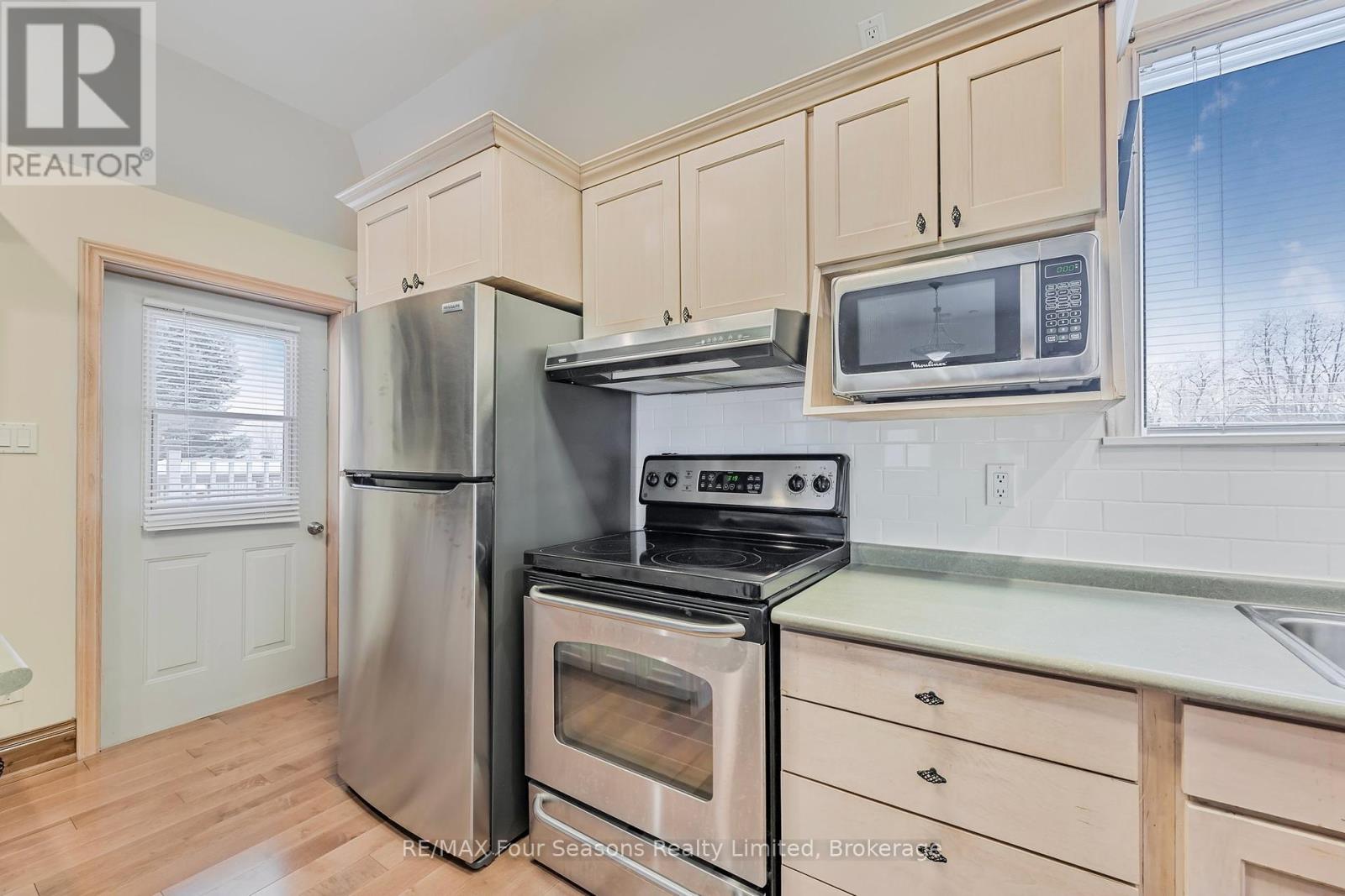 3 Sydenham Trail E, Clearview, Ontario  L0M 1H0 - Photo 21 - S12198023