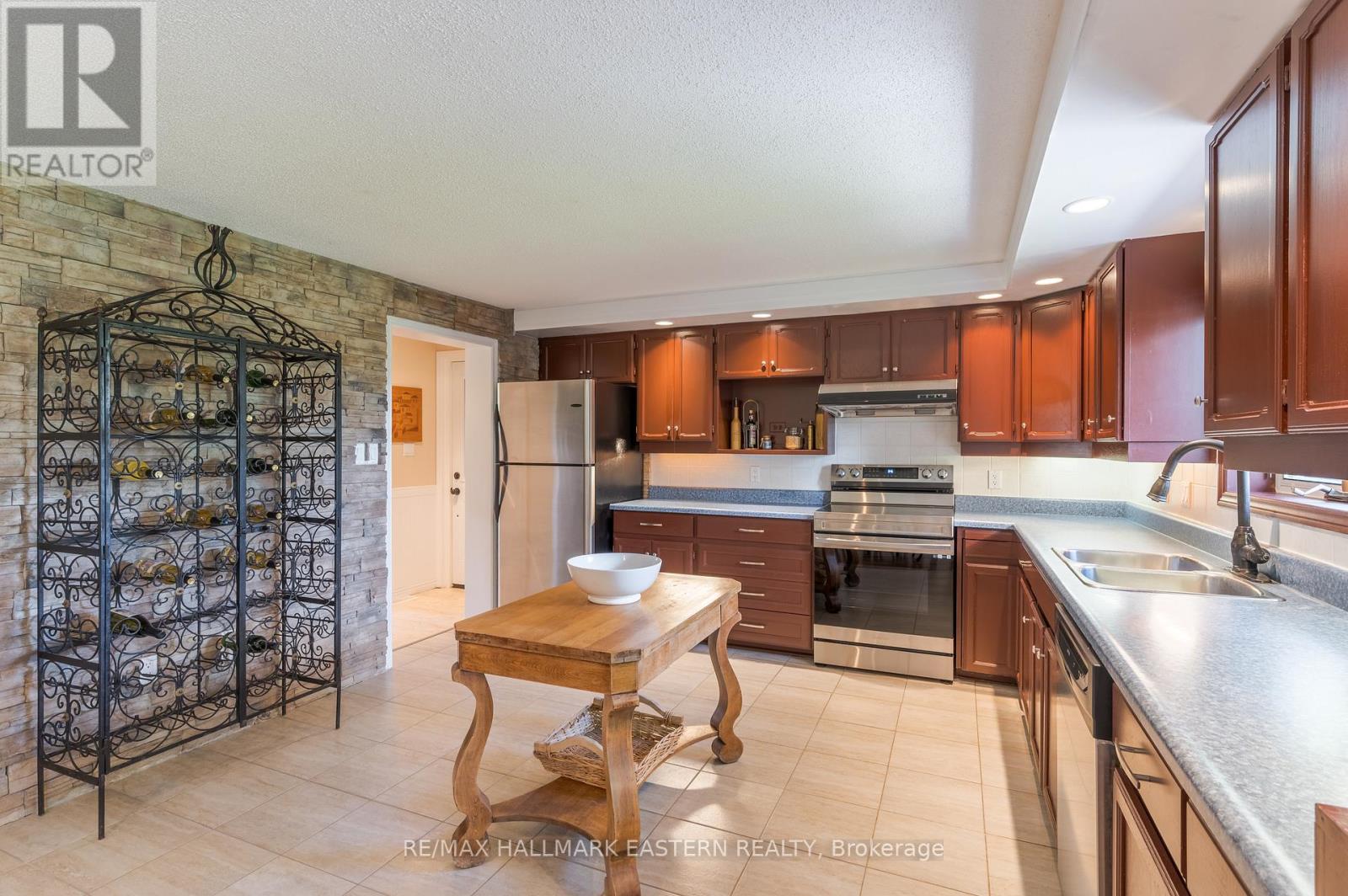 597 Killarney Bay Road, Kawartha Lakes, Ontario  K0M 1G0 - Photo 7 - X12197808