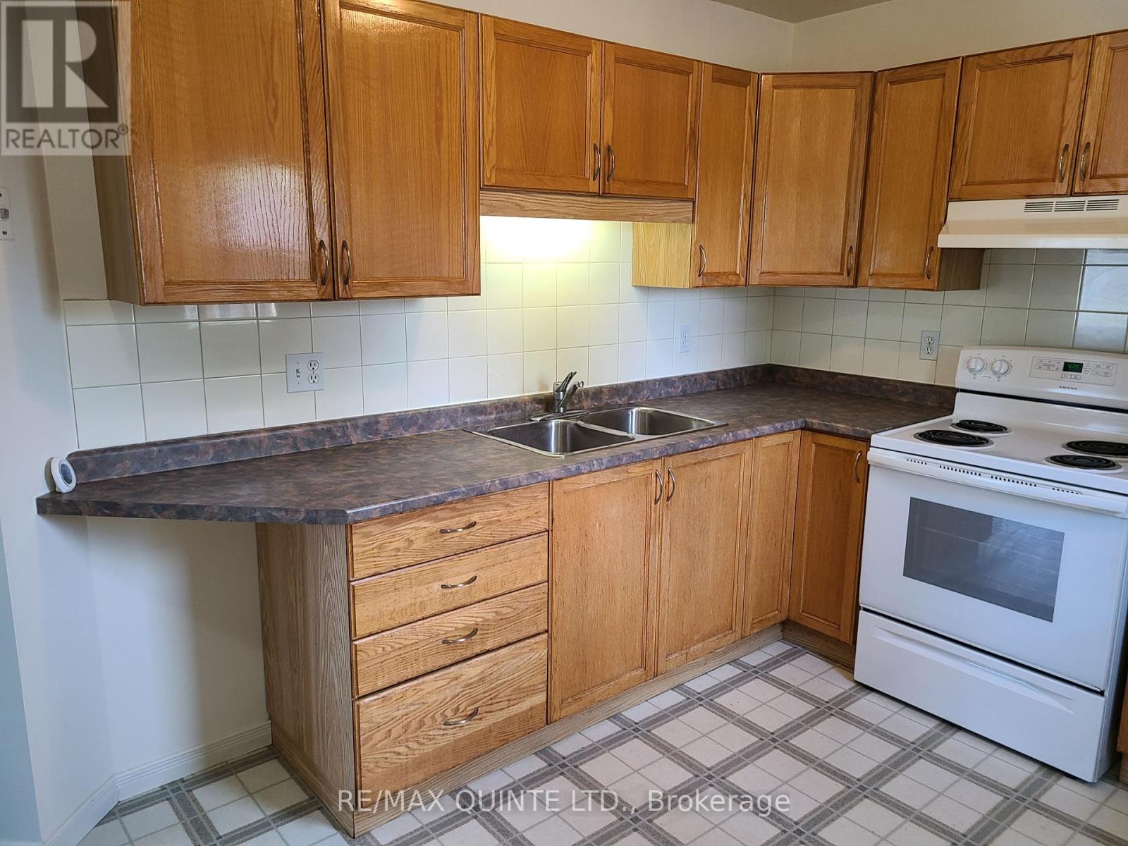 335 Moira Street W, Belleville, Ontario  K8N 4Z2 - Photo 5 - X12197960
