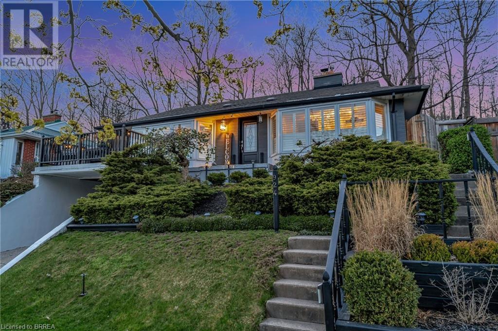 Property at 924 UNION Street image 2