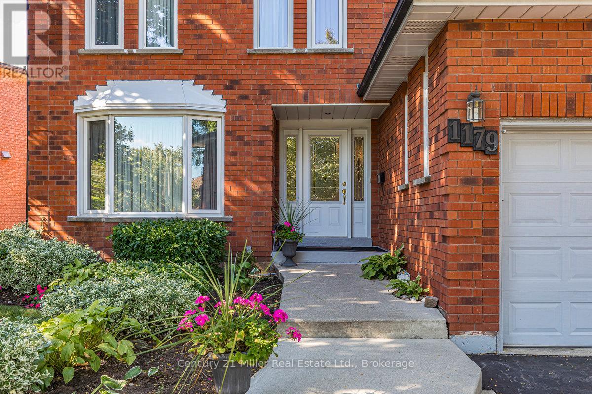 1179 Rosethorne Road, Oakville, Ontario  L6M 1H5 - Photo 4 - W12197915