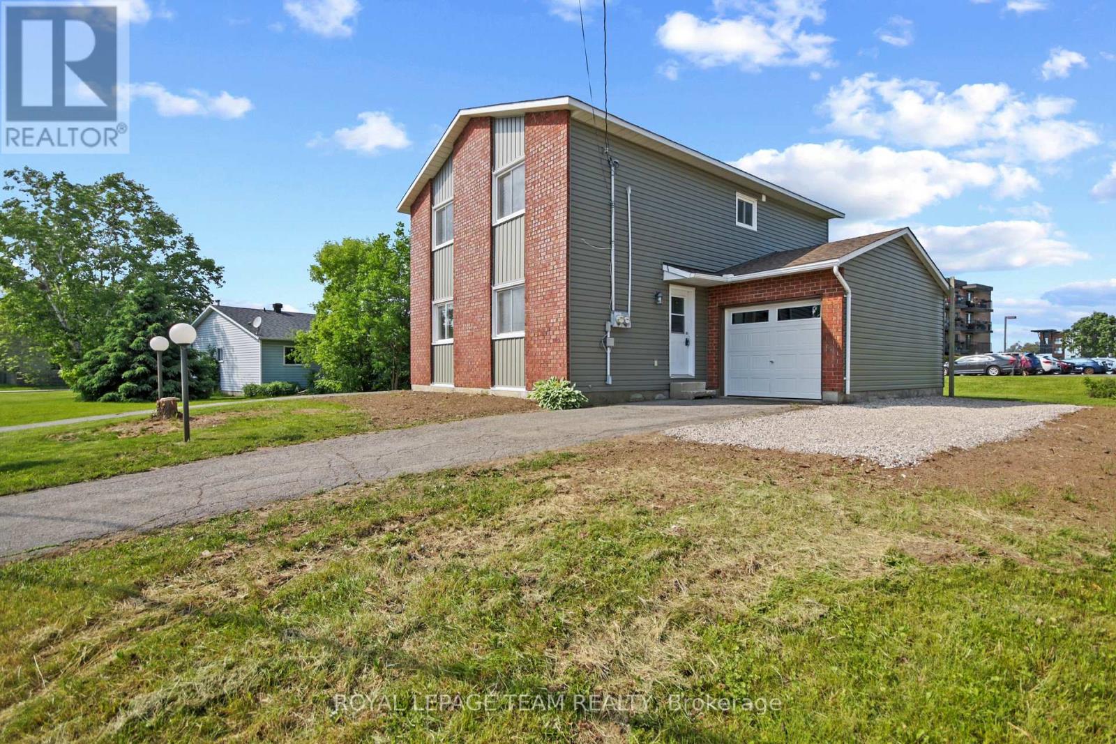 107 Mississippi Road, Carleton Place, Ontario  K7C 4E5 - Photo 2 - X12197870