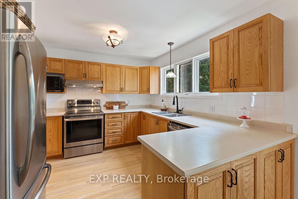 2 Bonnechere Drive, Ottawa, Ontario  K2M 2A5 - Photo 17 - X12198012
