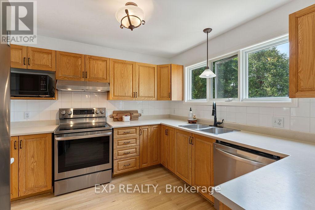 2 Bonnechere Drive, Ottawa, Ontario  K2M 2A5 - Photo 19 - X12198012