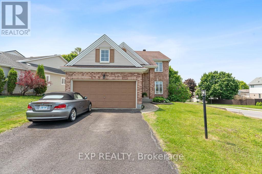 2 Bonnechere Drive, Ottawa, Ontario  K2M 2A5 - Photo 2 - X12198012