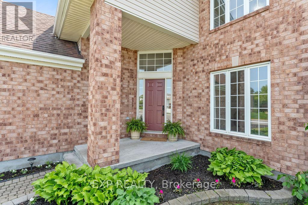 2 Bonnechere Drive, Ottawa, Ontario  K2M 2A5 - Photo 3 - X12198012
