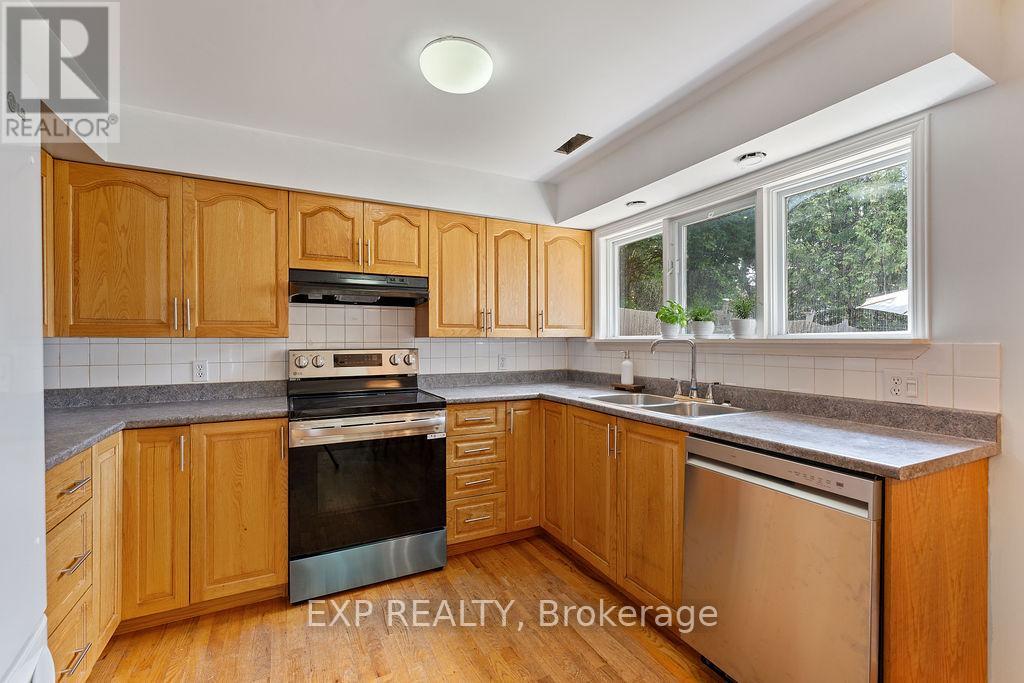 2 Bonnechere Drive, Ottawa, Ontario  K2M 2A5 - Photo 37 - X12198012