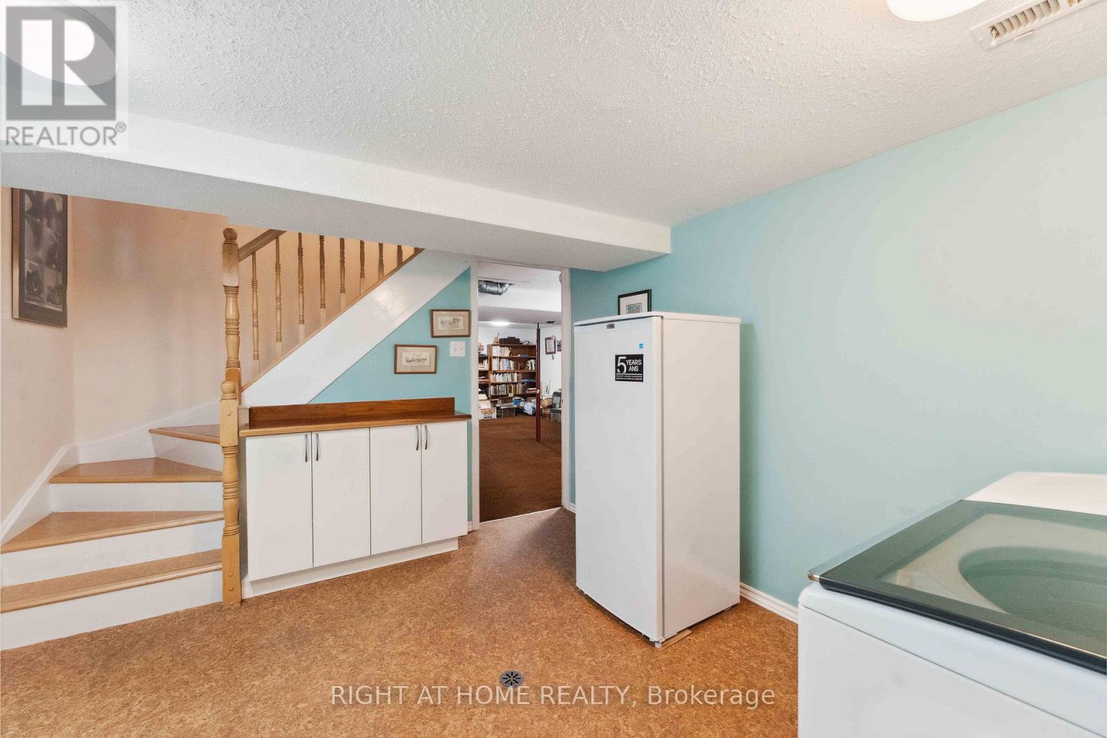 25 Chimo Drive, Ottawa, Ontario  K2L 1A3 - Photo 22 - X12198021