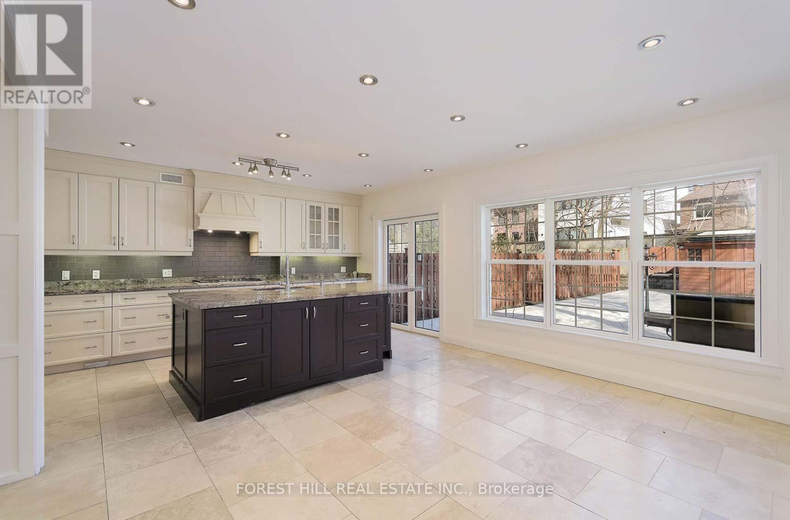 17 Duncannon Drive, Toronto, Ontario  M5P 2L9 - Photo 11 - C12178542