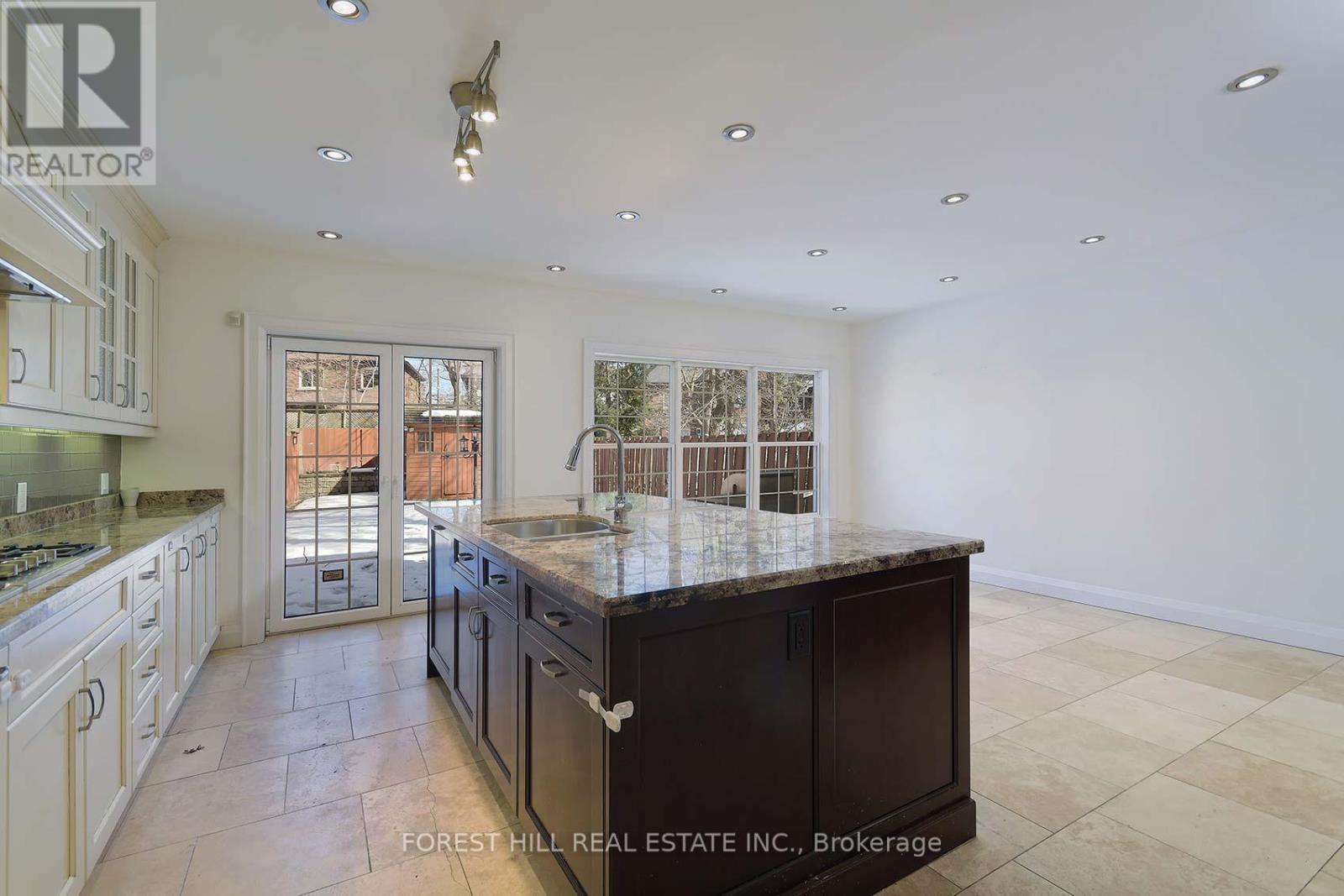 17 Duncannon Drive, Toronto, Ontario  M5P 2L9 - Photo 9 - C12178542